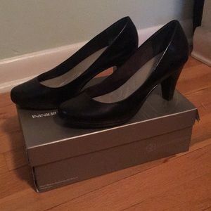 Giani Bernini black leather heals size 8.5